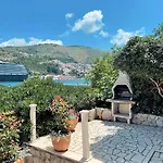 Seafront House In Dubrovnik